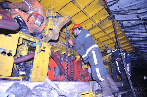 煤礦工作面設備維修